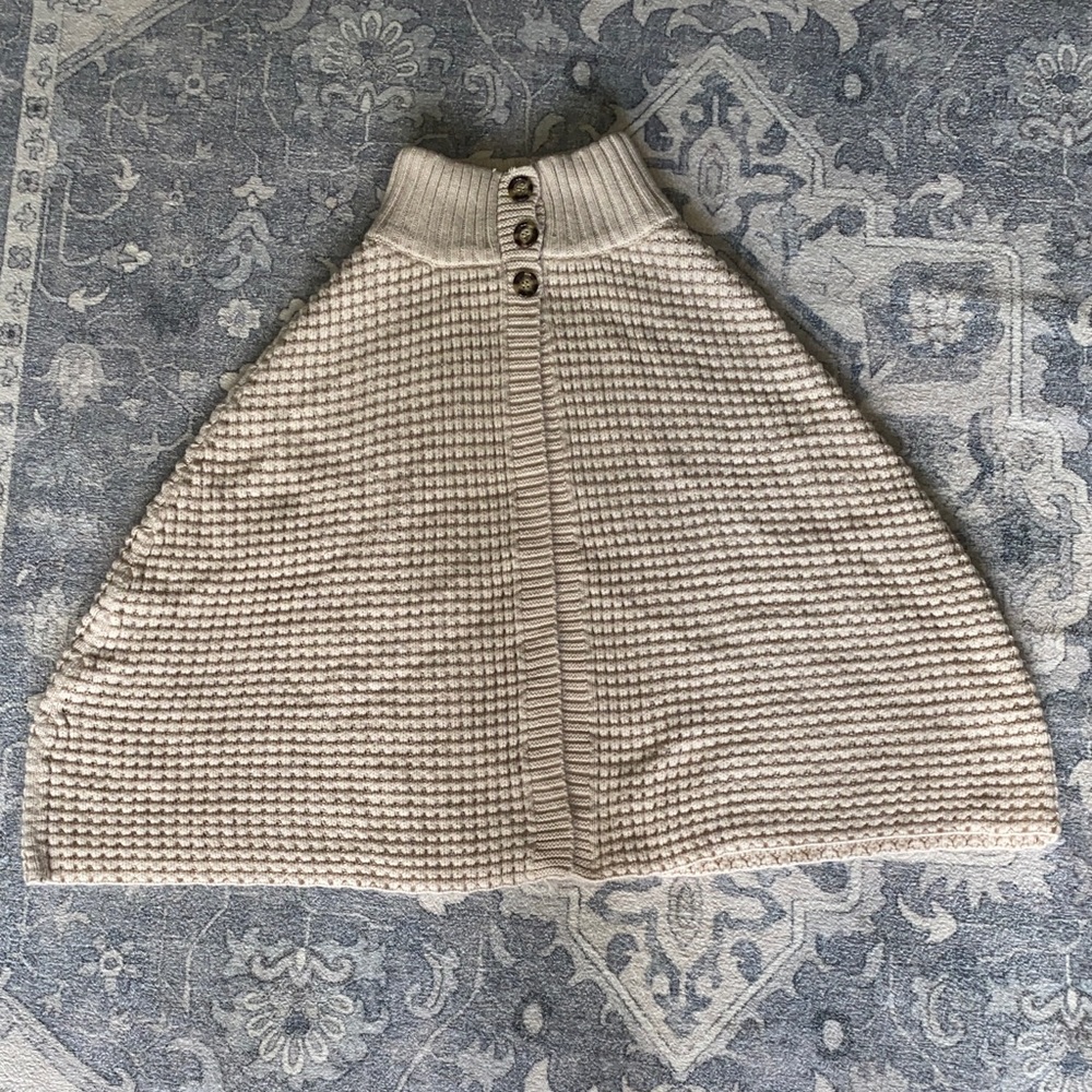 Elegant Cream Knit Cape